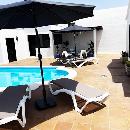 Villa With Heated Pool *