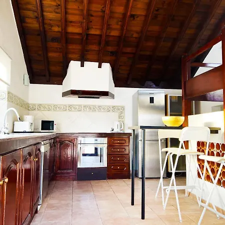 빌라 With Heated Pool