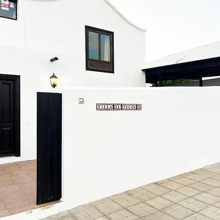 빌라 With Heated Pool