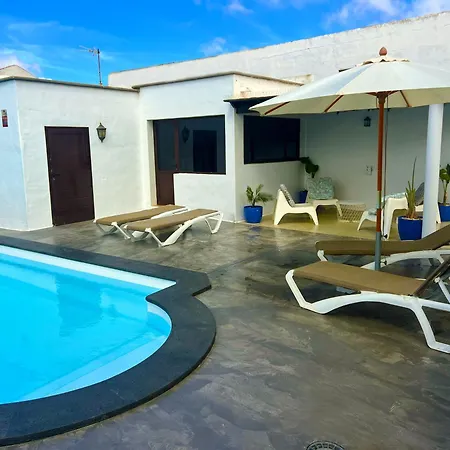 With Heated Pool 빌라 Nazaret