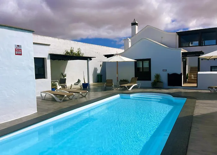 Willa With Heated Pool