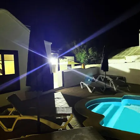 וילה With Heated Pool